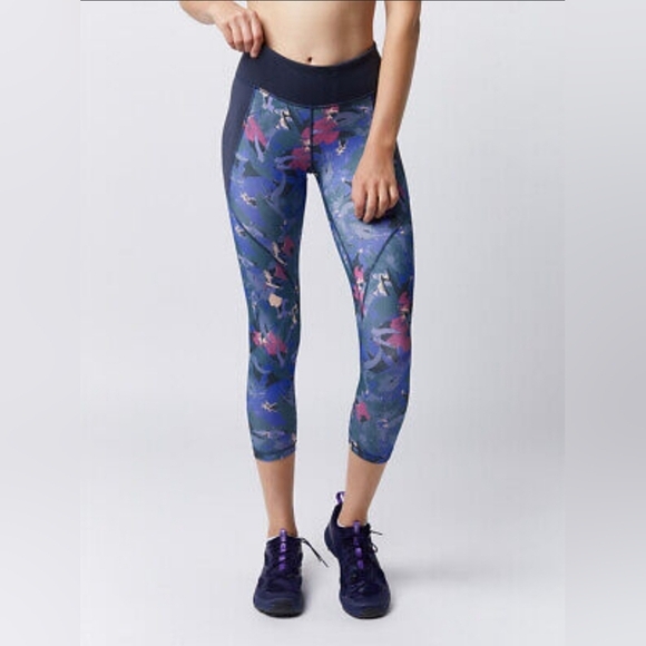 Bundle Only: Patagonia Centered Crop Leggings Active Athletic Women's Size L - Picture 1 of 7